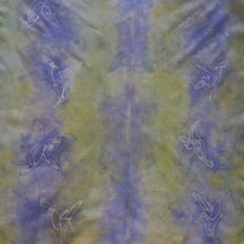 Cargar imagen en el visor de la galería, Pañoleta de Seda / Silk Kerchief