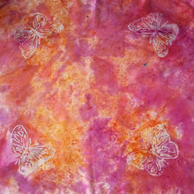 Cargar imagen en el visor de la galería, Pañoleta de Seda / Silk Kerchief