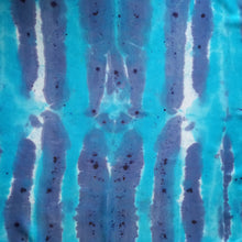 Cargar imagen en el visor de la galería, Pañoleta de Seda / Silk Kerchief