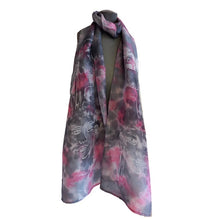 Cargar imagen en el visor de la galería, Bufanda de Seda Batik 27 x 176 cm / Batik Silk Scarf 10"x72"