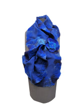 Cargar imagen en el visor de la galería, Pañuelo Cruzado / Crossed Scarf