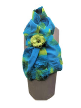 Cargar imagen en el visor de la galería, Pañuelo Cruzado / Crossed Scarf