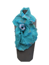 Cargar imagen en el visor de la galería, Pañuelo Cruzado / Crossed Scarf