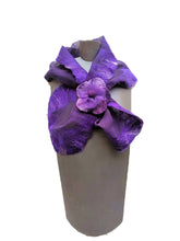 Cargar imagen en el visor de la galería, Pañuelo Cruzado / Crossed Scarf