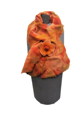 Cargar imagen en el visor de la galería, Pañuelo Cruzado / Crossed Scarf