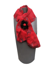 Cargar imagen en el visor de la galería, Pañuelo Cruzado / Crossed Scarf