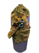 Cargar imagen en el visor de la galería, Pañuelo Cruzado / Crossed Scarf