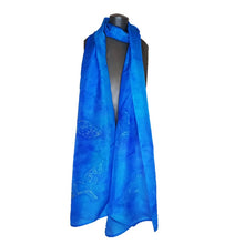 Cargar imagen en el visor de la galería, Bufanda de Seda Batik 27 x 176 cm / Batik Silk Scarf 10"x72"