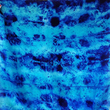 Cargar imagen en el visor de la galería, Pañoleta de Seda / Silk Kerchief